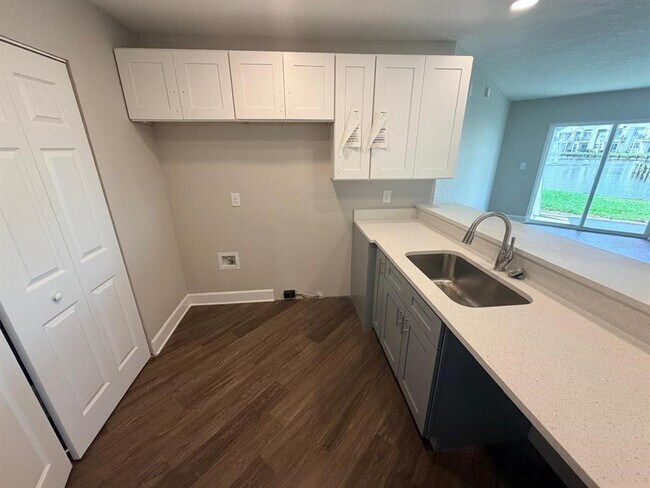 Building Photo - 2516 Woodgate Blvd