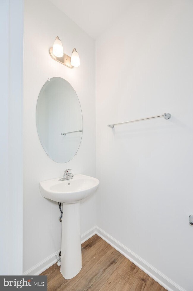 Building Photo - 301 Hillsdale Pl