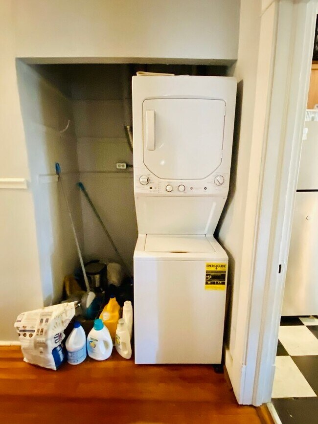 Building Photo - 117 N Robinson St