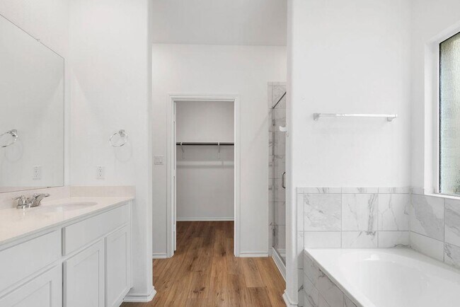 Building Photo - 1205 Sweetspire St