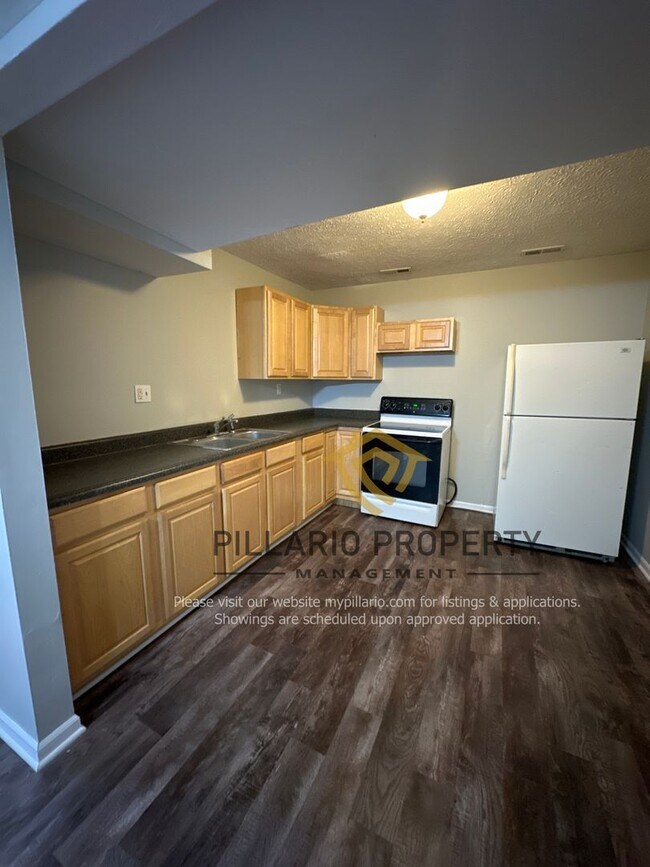 Building Photo - Updated 1 Bedroom, 1 Full Bath Unit in Mul...