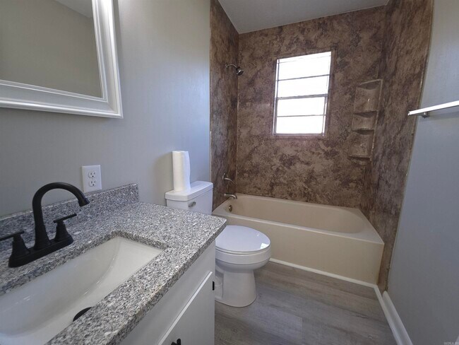 Building Photo - 408 Lindenhurst Dr
