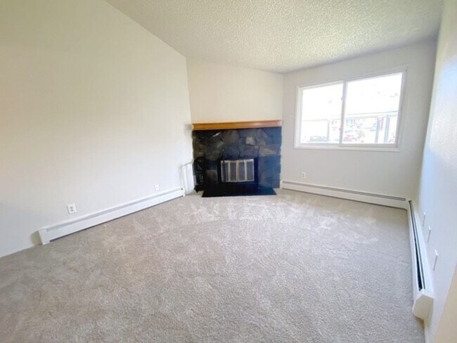 Building Photo - 4446 Reka Dr