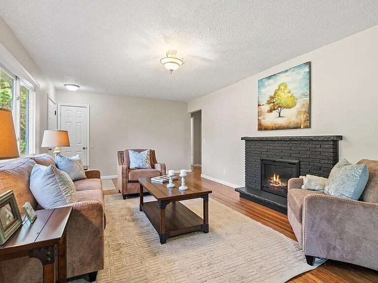 Building Photo - 609 82nd Ave N