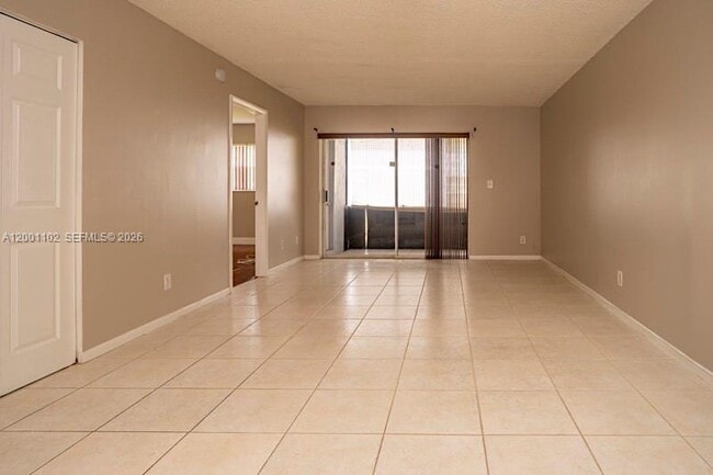 Building Photo - 905 Southridge Rd