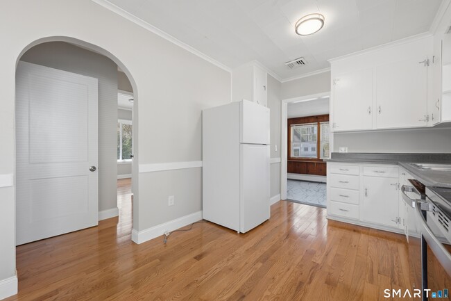 Building Photo - 456 Elm St