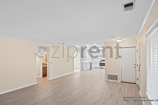 Building Photo - 8370 Parish Way