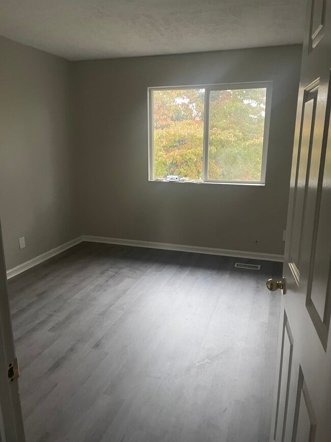 Building Photo - 221 Fountain Dr