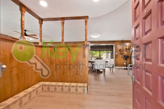 Building Photo - 9635 Oak Leaf Way