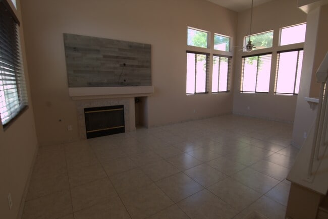 Building Photo - 842 Caminito Estrella