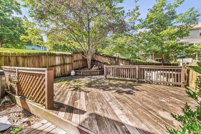 Building Photo - 439 Wynridge Dr