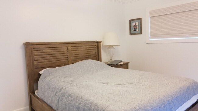 Building Photo - 1459 Point Way