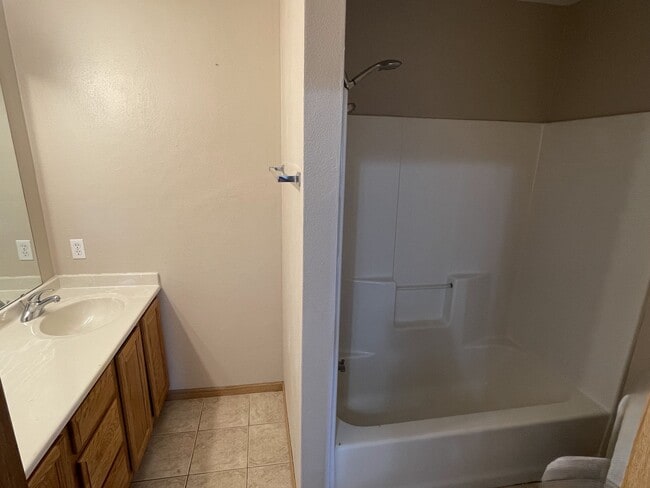 Building Photo - 6032 Park Ridge Rd