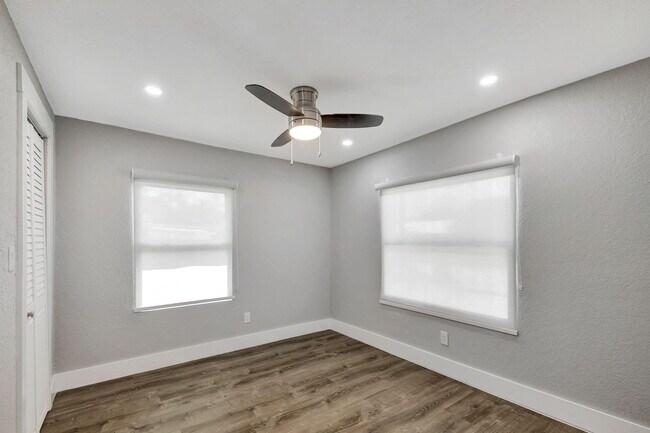 Building Photo - 1727 Holman Dr