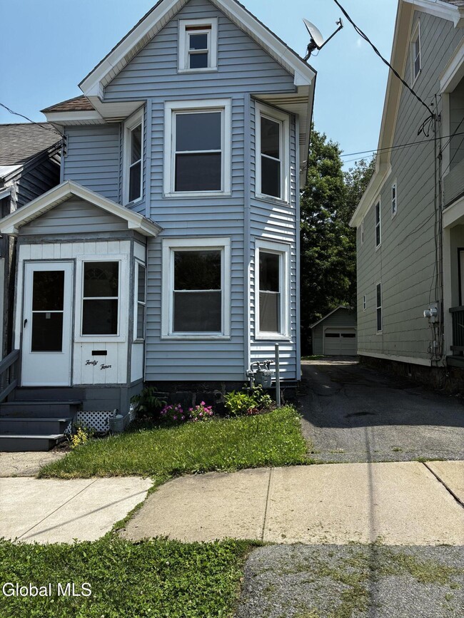 Building Photo - 44 S Perry St