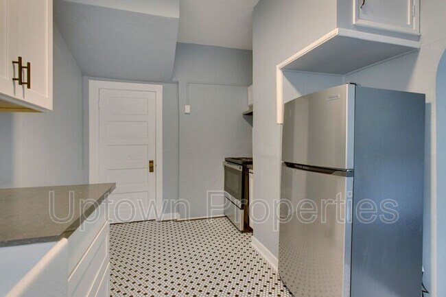 Building Photo - 1005 SE 27th Ave