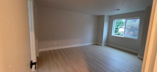 Building Photo - 4904 SE Bybee Blvd