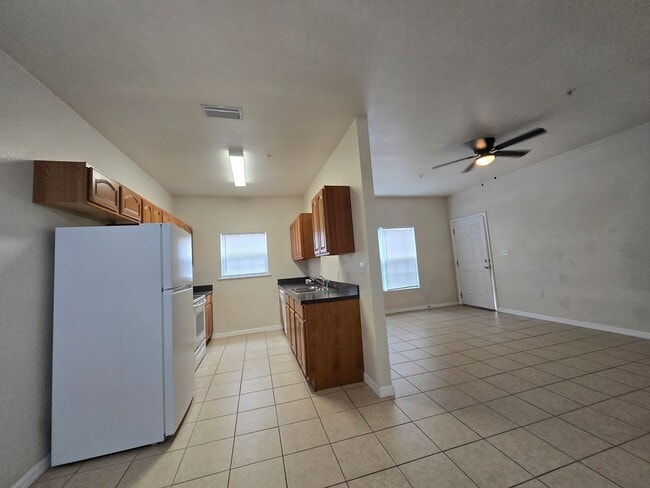 Building Photo - 2/2 ( Eagle Trace) Charming, updated townh...
