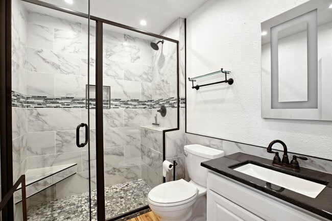 Building Photo - Beautiful Longmont Home with Modern Updates & Spacious Living. Available NOW!