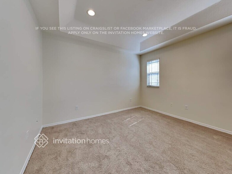 Building Photo - 568 NE 35th Ave