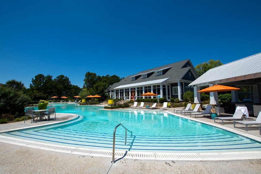 Lullwater Apartments 8400 Veterans Pky Columbus GA 31909 Apartment