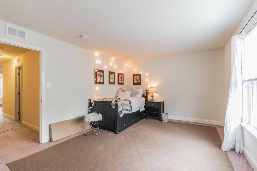 3rd Bedroom - 5402 Wynnefield Ave