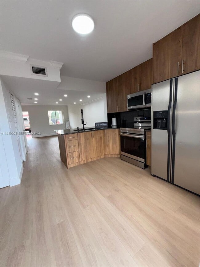 Building Photo - 8255 NW 6th Terrace