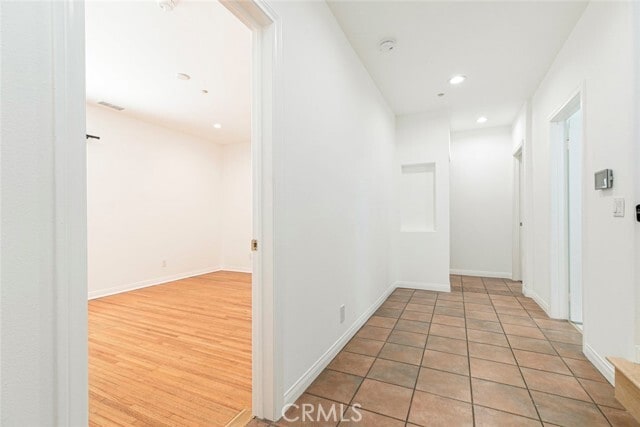 Building Photo - 2644 E Chevy Chase Dr