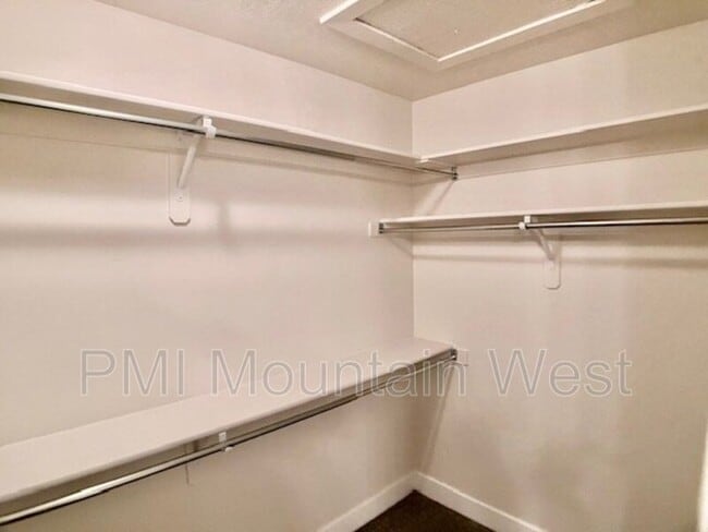 Building Photo - 269 E Ellen Ln