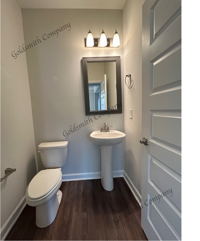 Building Photo - "Spacious Elegance Awaits: 5-Bedroom, 4.5-Bath Gem on Plumblee Lane!"