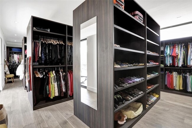 Building Photo - 16709 Botaniko Dr N