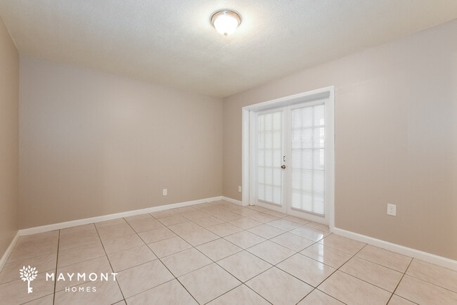 Building Photo - 5536 Kingswood Dr