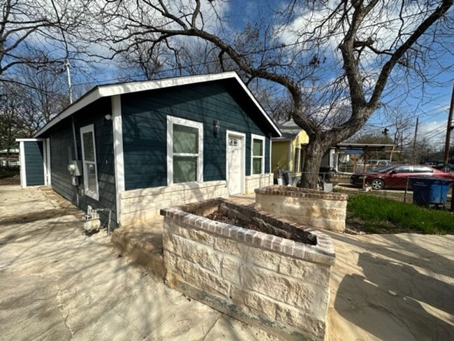 Building Photo - 2925 Tampico St