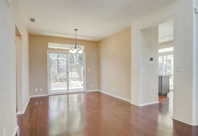 Building Photo - Spectacular FOLSOM 4/3 - Waiting For You!  Please Read Entire Ad For Viewings!