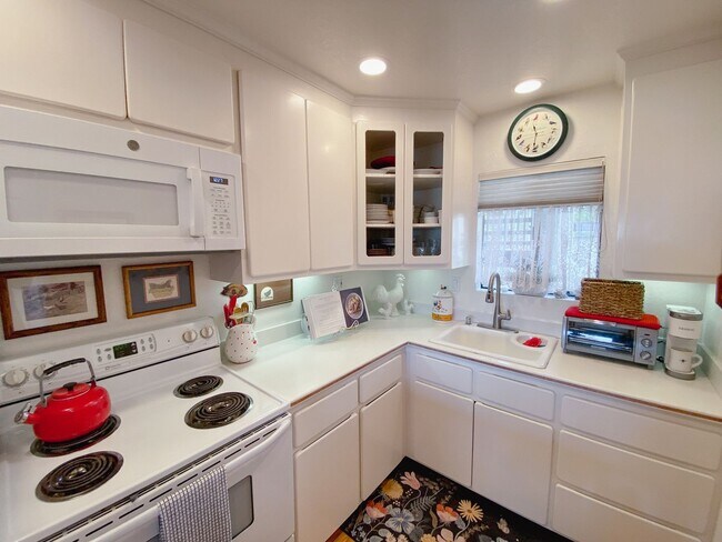 Building Photo - Luxury Polo Field View Condo – 2nd Floor U...