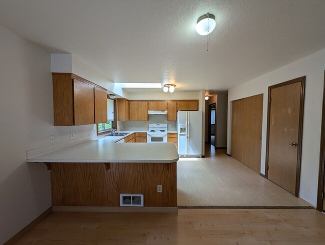 Building Photo - Two Bedroom Duplex in the Heart of Bremert...