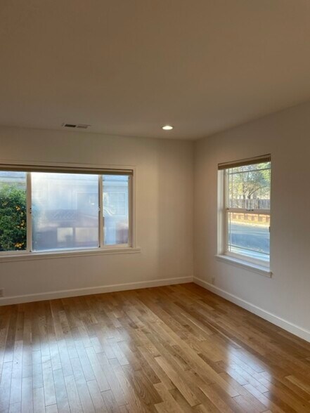 Building Photo - 320 N 18th St