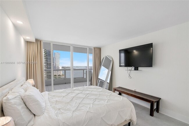 Building Photo - 1717 N Bayshore Dr