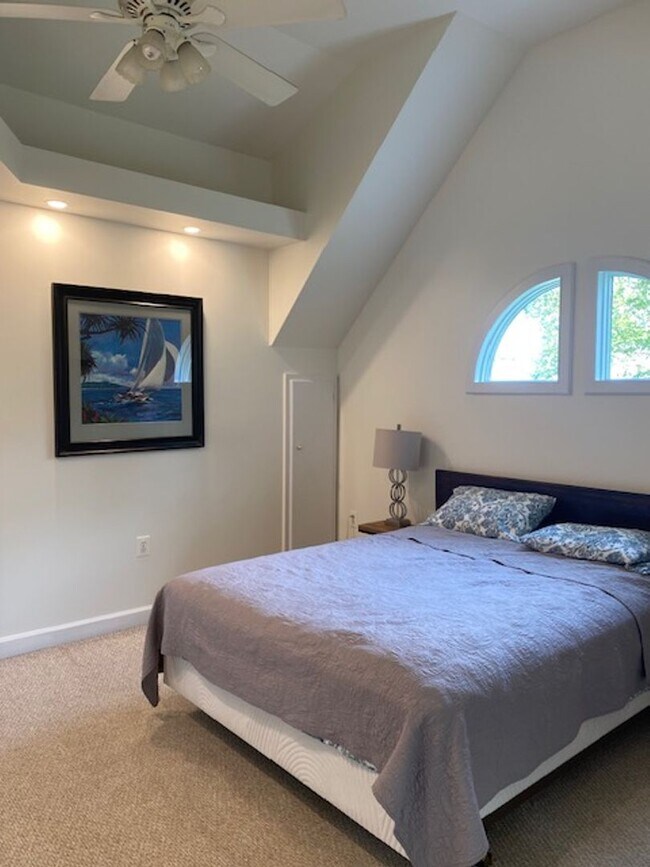 Building Photo - Riverside Drive