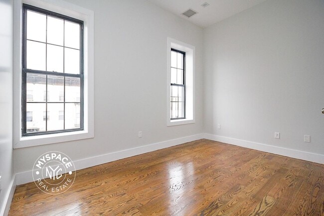 Building Photo - 852 Rogers Ave