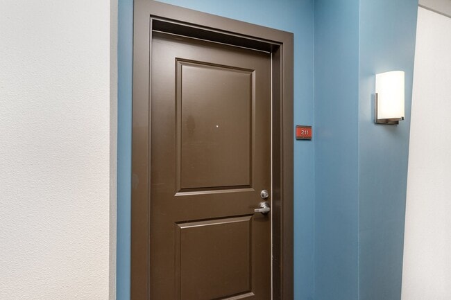 Building Photo - Spacious 1 Bedroom + Den in Canal Station ...