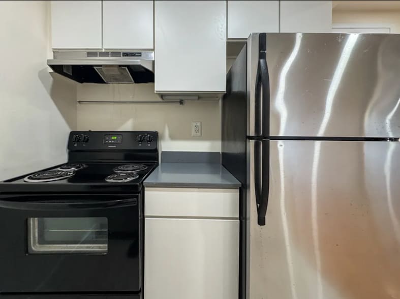 Building Photo - 924 Metropolitan Ave