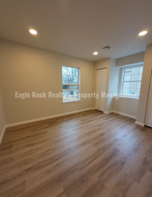 Building Photo - Newly Renovated South Tulsa Home for Rent ...