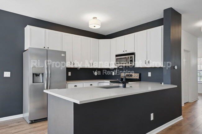 Building Photo - 646 Grove Cir