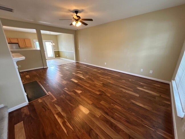 Building Photo - 3 Bed | 2.5 Bath Townhouse in North Raleigh