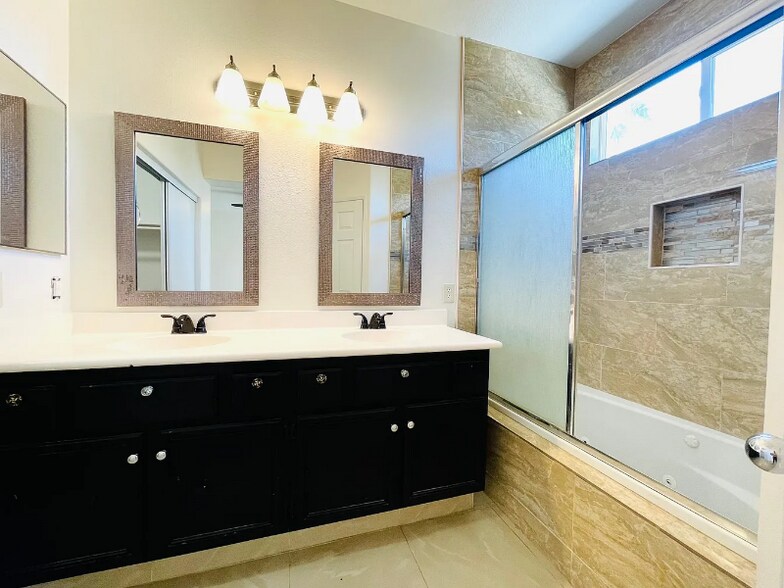 Building Photo - 83107 Greenbrier Dr