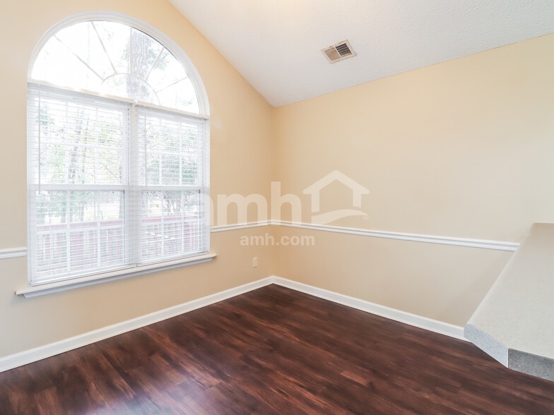 Building Photo - 44 Westminister Pl