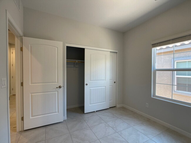 Building Photo - 4 BED 2 BATH 2 CAR GARAGE SINGLE STORY SINGLE FAMILY HOME w/ PAVED BACKYARD IN CADENCE COMMUNITY,...