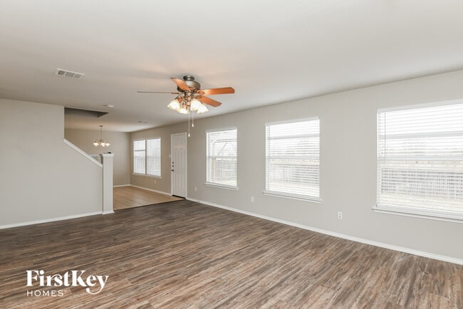 Building Photo - 828 Jockey Club Ln