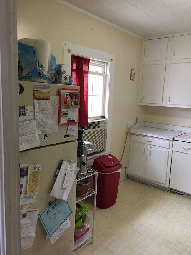 Building Photo - 880 Sunset Dr